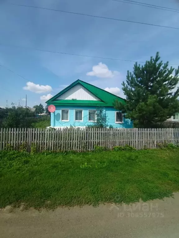 Дом в Оренбургская область, Кувандыкский городской округ, с. ... - Фото 0