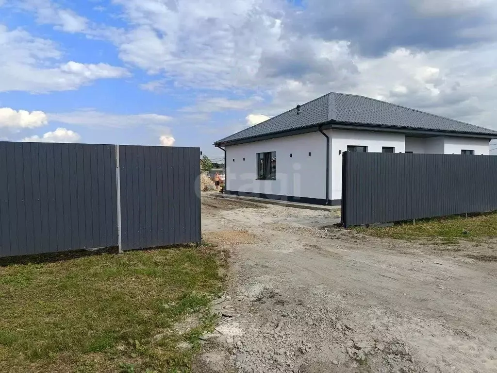 Дом в Тюменская область, Тюменский район, д. Ушакова ул. Светлая (106 ... - Фото 0