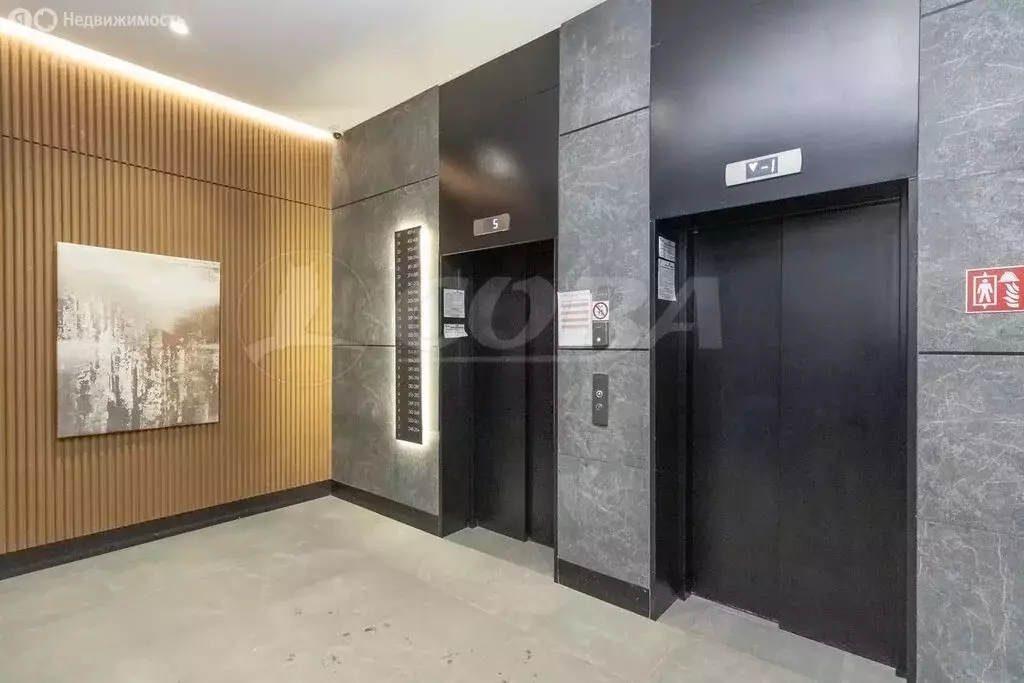 3-комнатная квартира: Тюмень, улица 50 лет Октября, 63 (100 м) - Фото 1