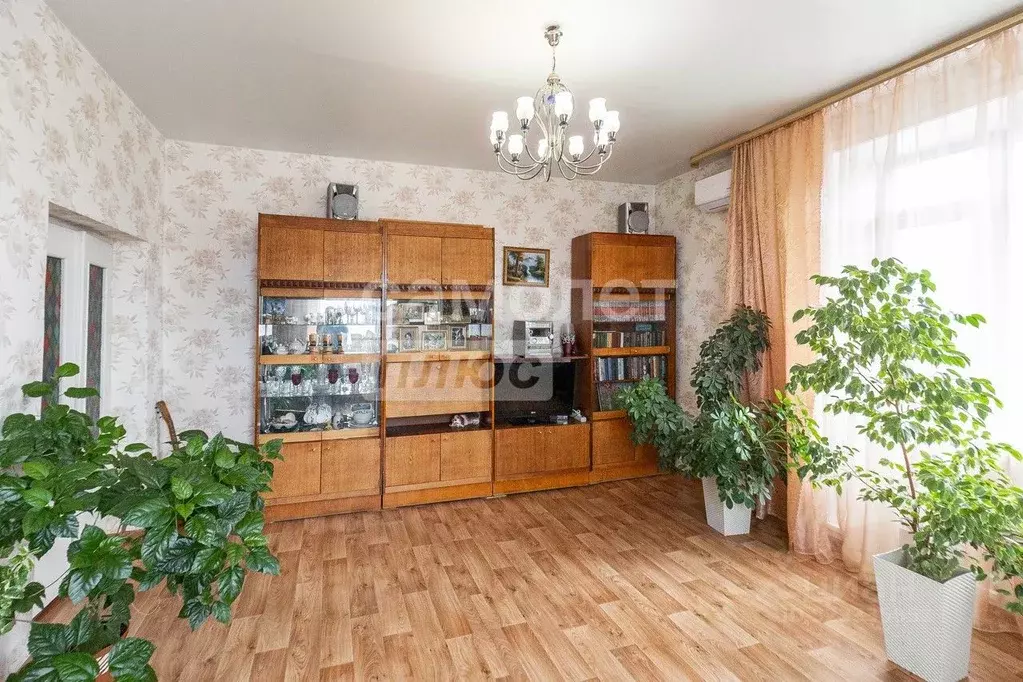 3-к кв. Омская область, Омск ул. 10 лет Октября, 115 (85.0 м) - Фото 2