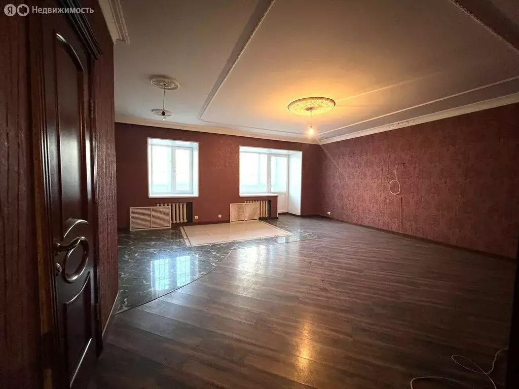 3-комнатная квартира: Курган, 4-я Больничная улица, 10 (115.9 м) - Фото 1