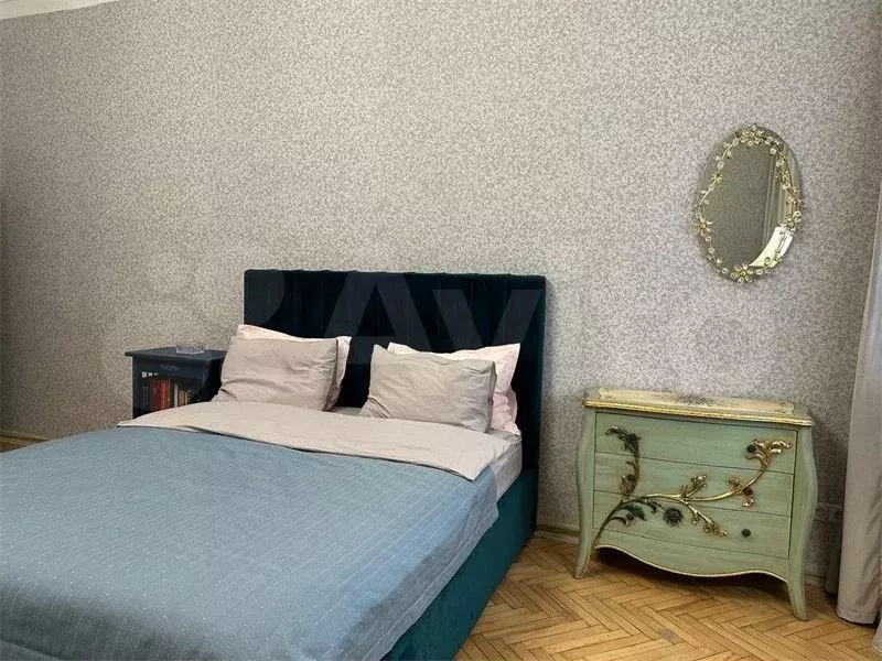 Комната 24 м в 4-к., 4/4 эт. - Фото 0