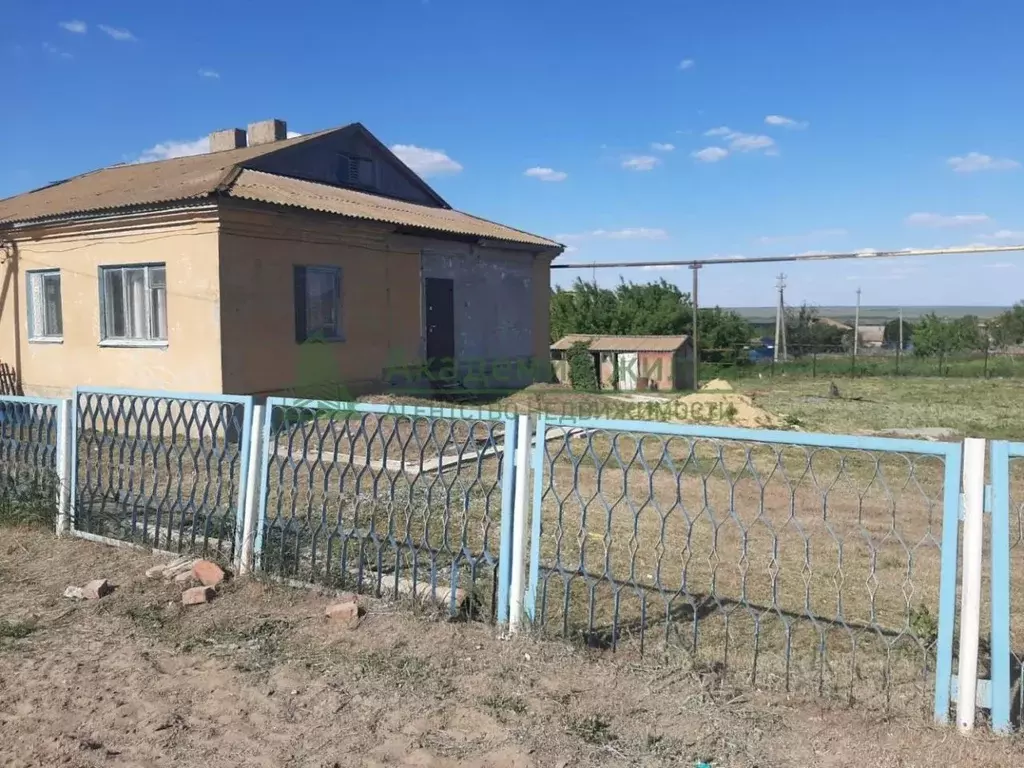 Дом в Саратовская область, Красноармейский район, Высоковское ... - Фото 1