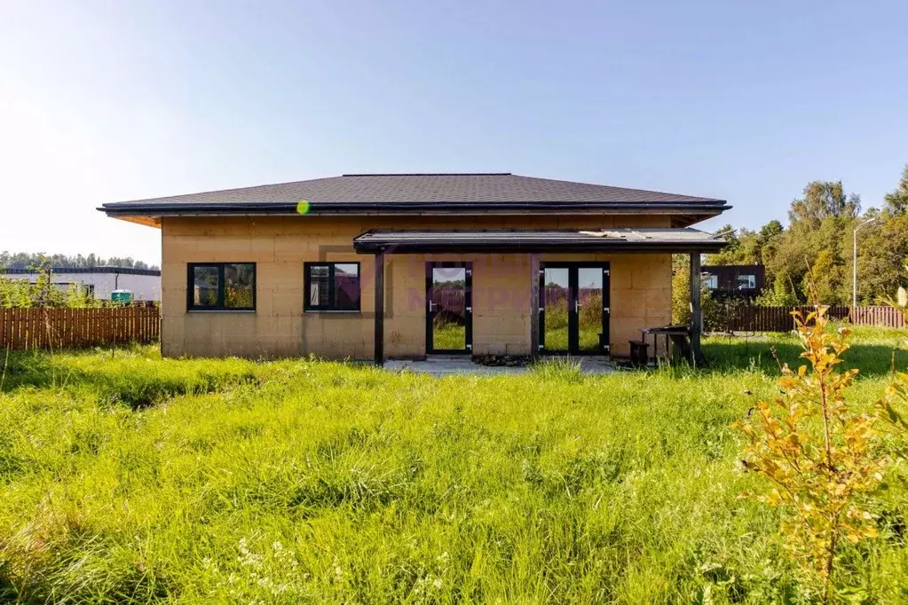 Дом в Ленинградская область, Приозерский район, Петровское с/пос, д. ... - Фото 1