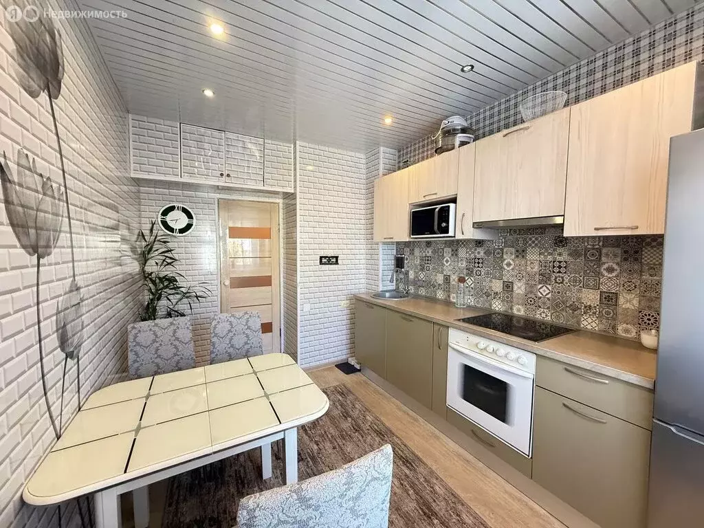 3-комнатная квартира: Нерюнгри, Чурапчинская улица, 44 (68.4 м) - Фото 2