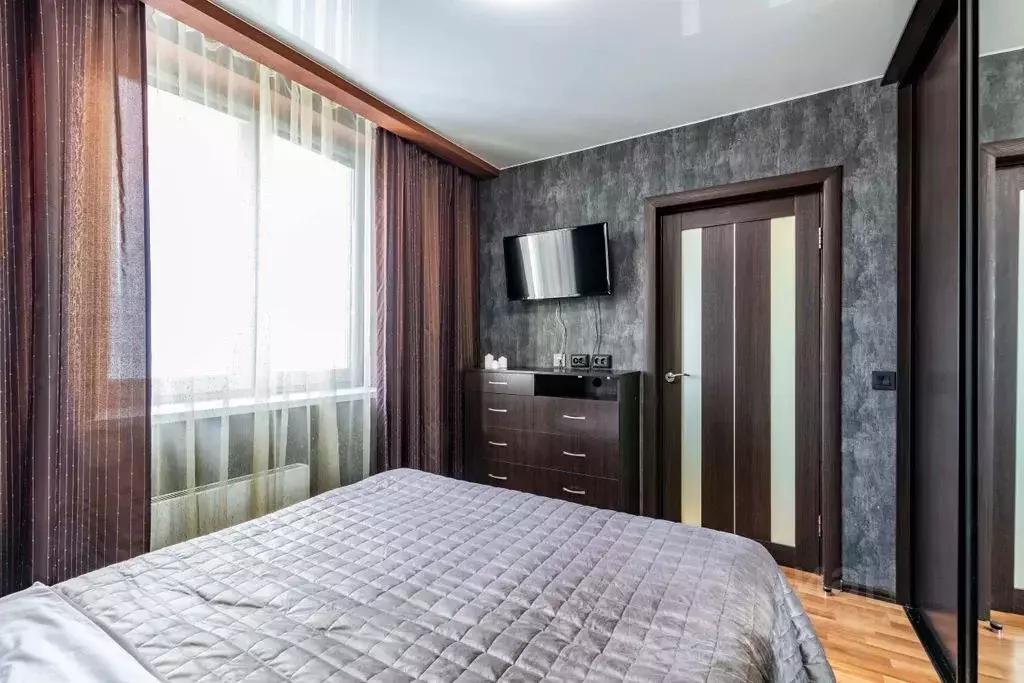 2-к кв. Свердловская область, Екатеринбург ул. Парниковая, 8 (55.0 м) - Фото 1