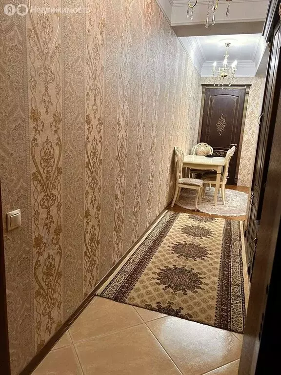 3-комнатная квартира: Махачкала, улица Ашахана Мирзоева, 142 (86 м) - Фото 0