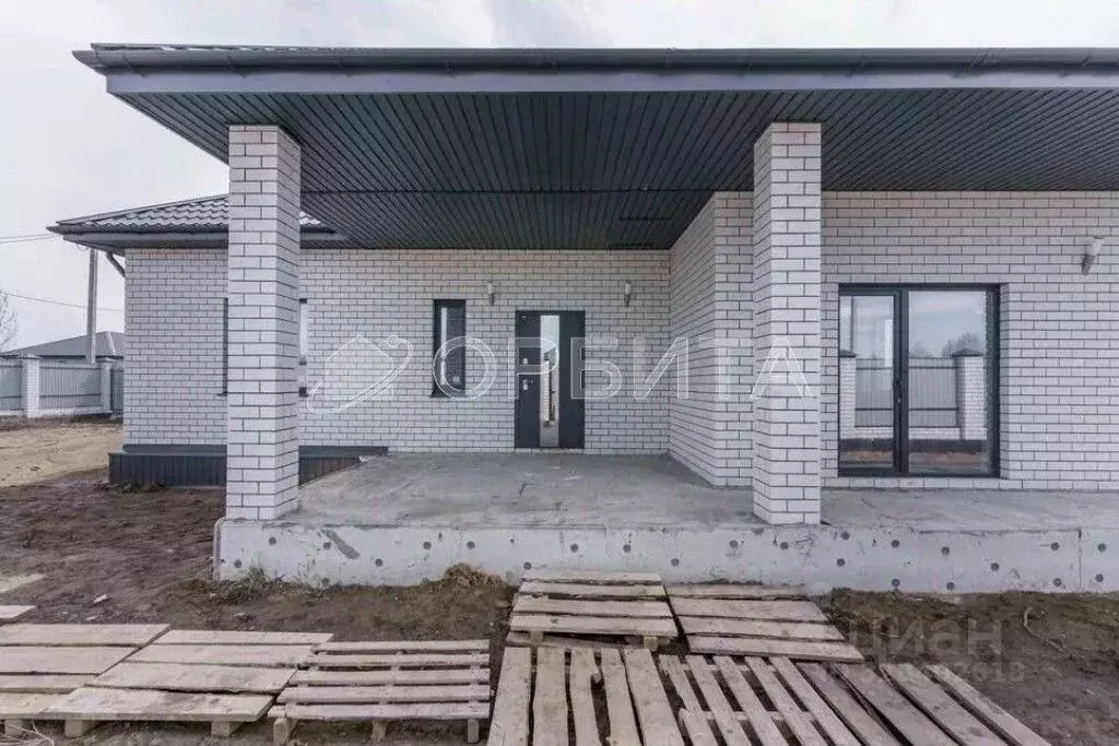 Дом в Тюменская область, Тюмень Пушкин мкр, ул. Онегина, 69 (126 м) - Фото 1