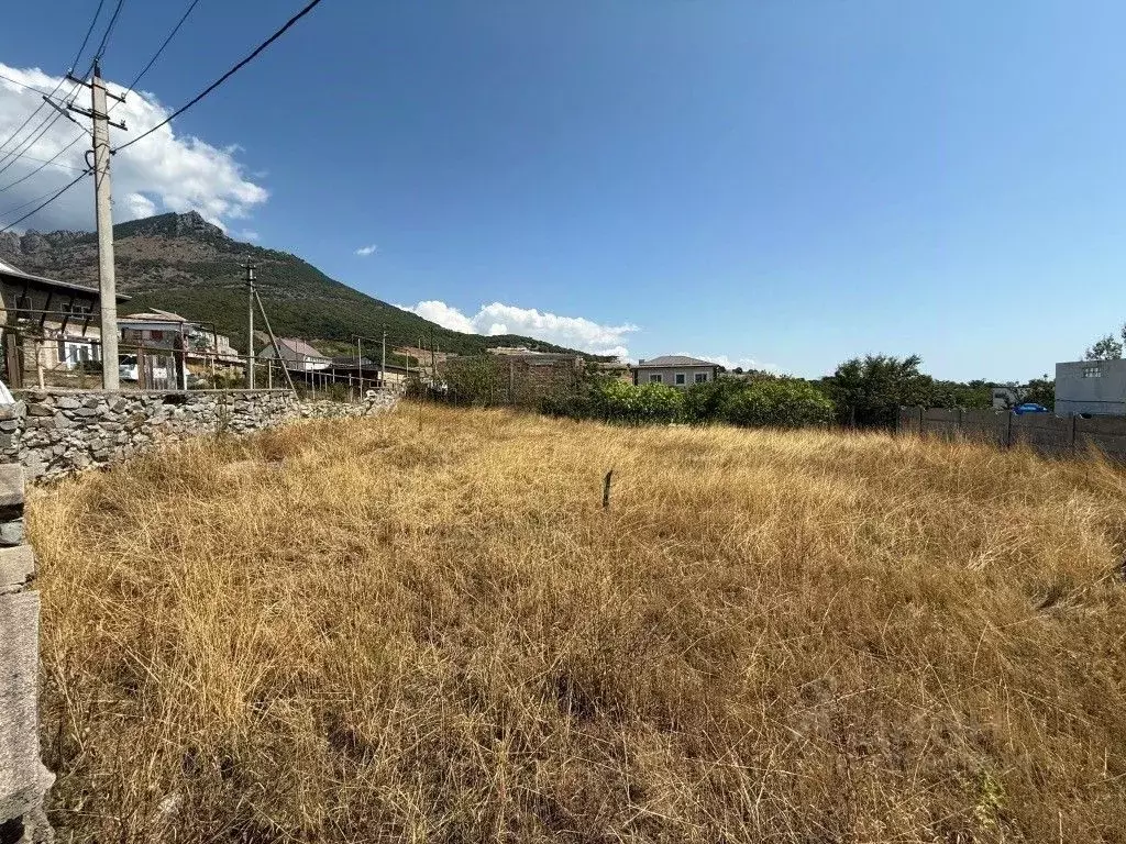 Участок в Крым, Алушта муниципальный округ, с. Лучистое ул. ... - Фото 1