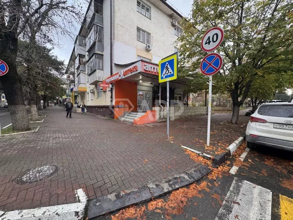 Торговая площадь в Краснодарский край, Геленджик ул. Горького, 10 (42 ... - Фото 2