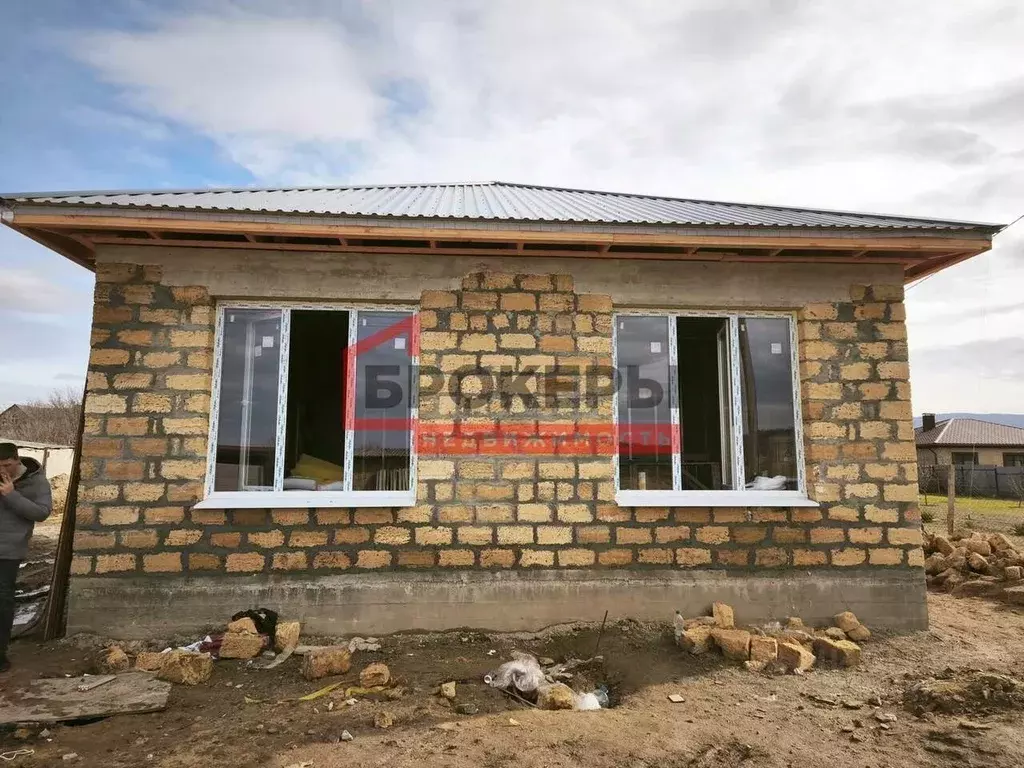 Дом в Крым, Симферопольский район, Добровское с/пос, с. Пионерское ул. ... - Фото 2