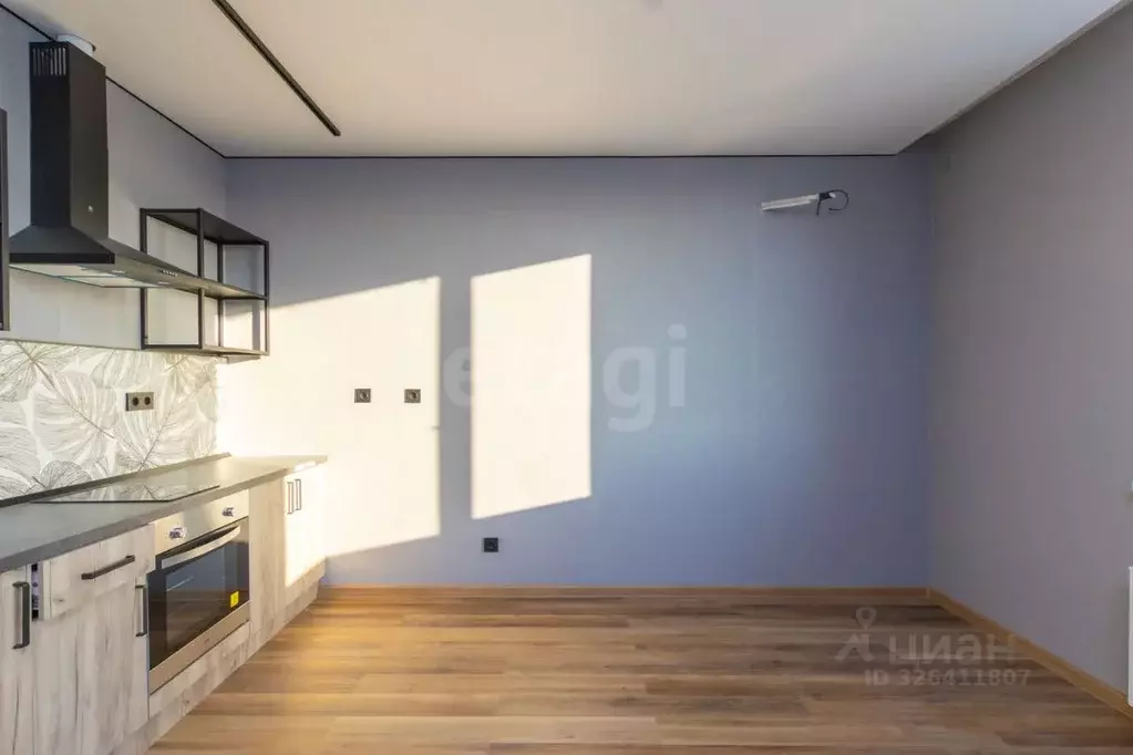 Студия Тюменская область, Тюмень Мелиораторов мкр, ул. Мелиораторов, ... - Фото 1