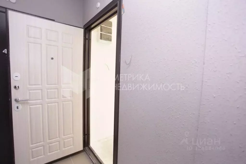 1-к кв. Тюменская область, Тюмень ул. Валентины Трофимовой, 4 (54.0 м) - Фото 0