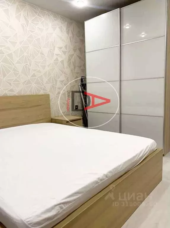 2-к кв. Тюменская область, Тюмень ул. 50 лет Октября, 57В (40.0 м) - Фото 0