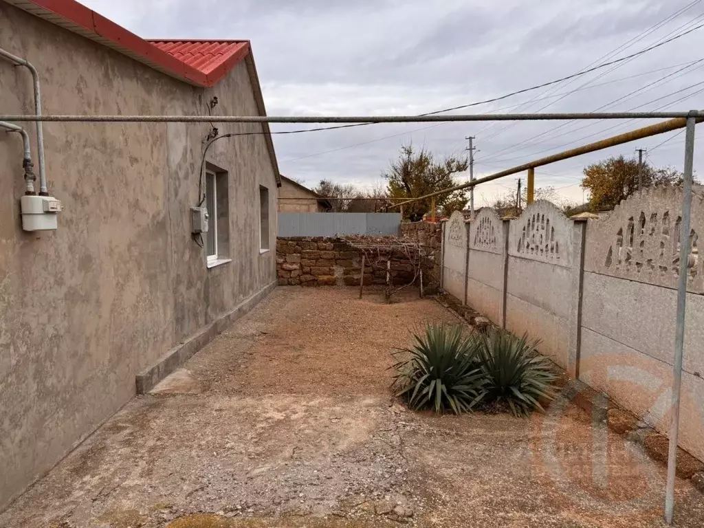 Дом в Крым, Сакский район, Суворовское с/пос, с. Великое ул. ... - Фото 2