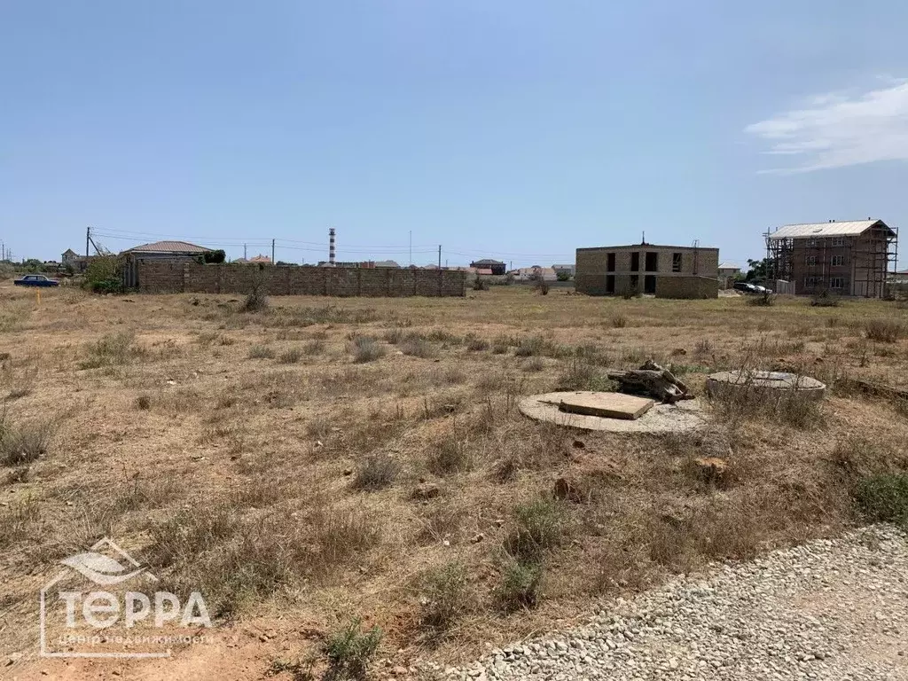 Участок в Крым, Евпатория городской округ, Заозерное пгт ул. ... - Фото 1