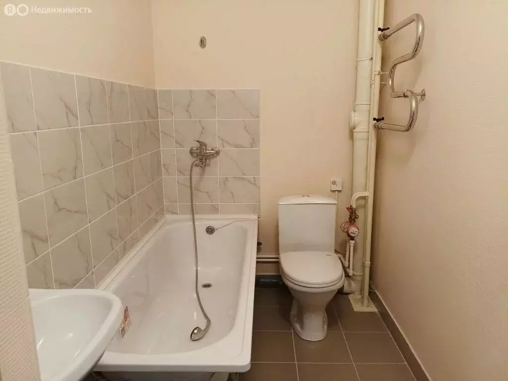 2-комнатная квартира: Бийск, улица Михаила Митрофанова, 2/2 (45.4 м) - Фото 1