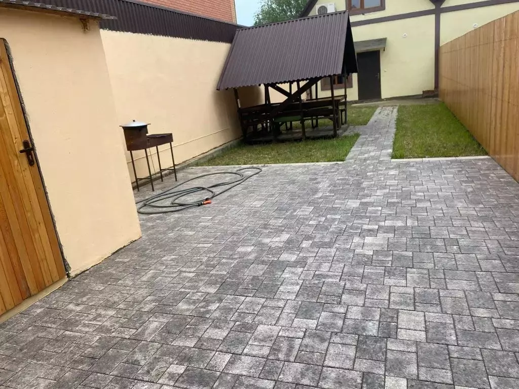 Дом в Дагестан, Махачкала Караман-7 мкр, ул. Кандаурова, 4 (50 м) - Фото 0