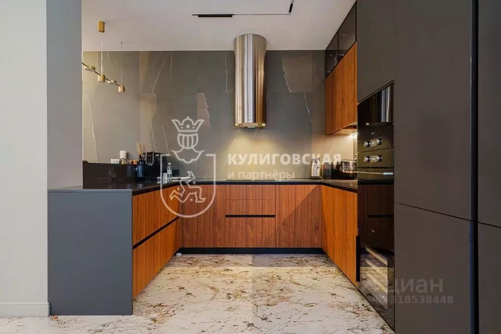 3-к кв. Свердловская область, Екатеринбург ул. Радищева, 24 (128.5 м) - Фото 0