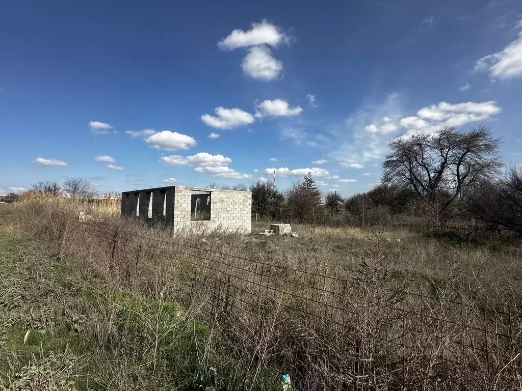 Участок в Волгоградская область, Среднеахтубинский район, Кировское ... - Фото 0