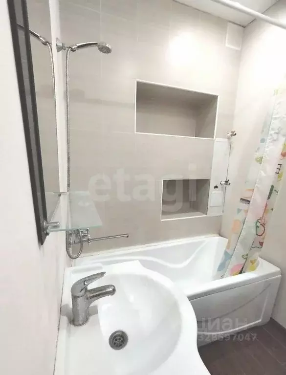 2-к кв. Тюменская область, Тюмень ул. Беляева, 33к2 (51.4 м) - Фото 0