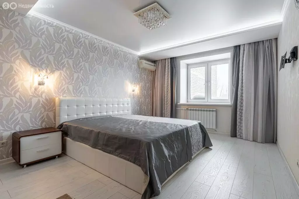 3-комнатная квартира: Казань, улица Фатыха Амирхана, 103 (98.5 м) - Фото 1