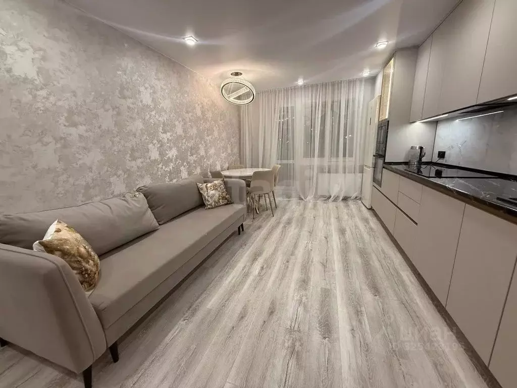 3-к кв. Тюменская область, Тюмень ул. Монтажников, 42А (86.9 м) - Фото 1