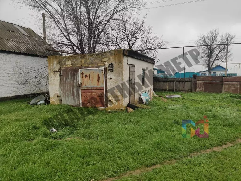 Дом в Калмыкия, Приютненский район, с. Ульдючины  (65 м) - Фото 1