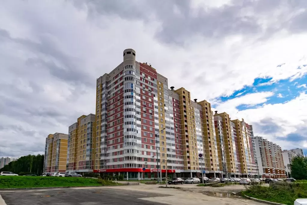 3-к кв. Свердловская область, Екатеринбург ул. Анатолия Мехренцева, 1 ... - Фото 0