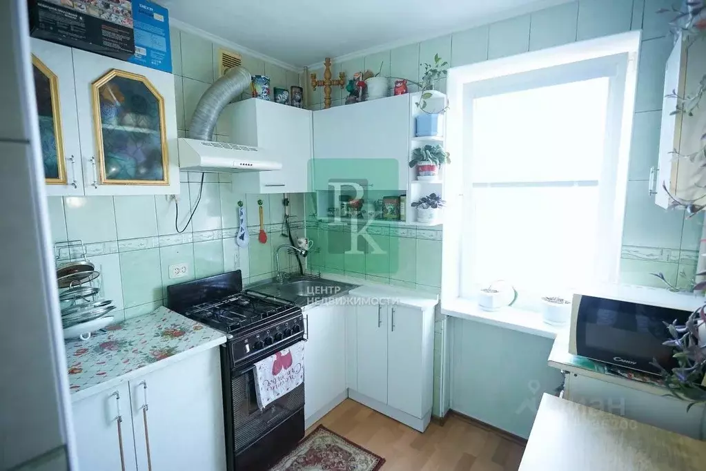 3-к кв. Севастополь пос. Любимовка, ул. Софьи Перовской, 50 (58.6 м) - Фото 1