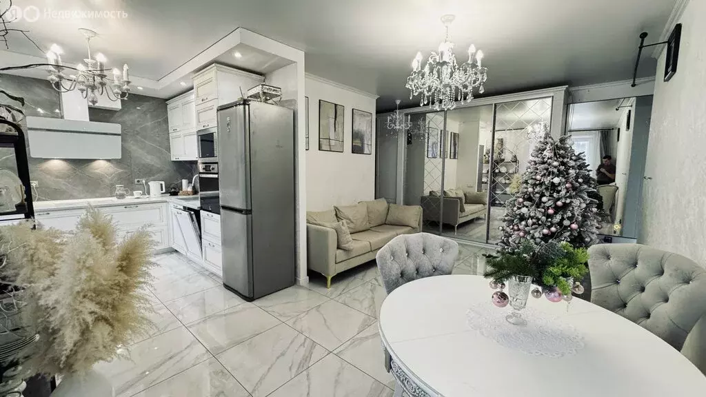 3-комнатная квартира: Казань, улица Серова, 26 (70 м) - Фото 1