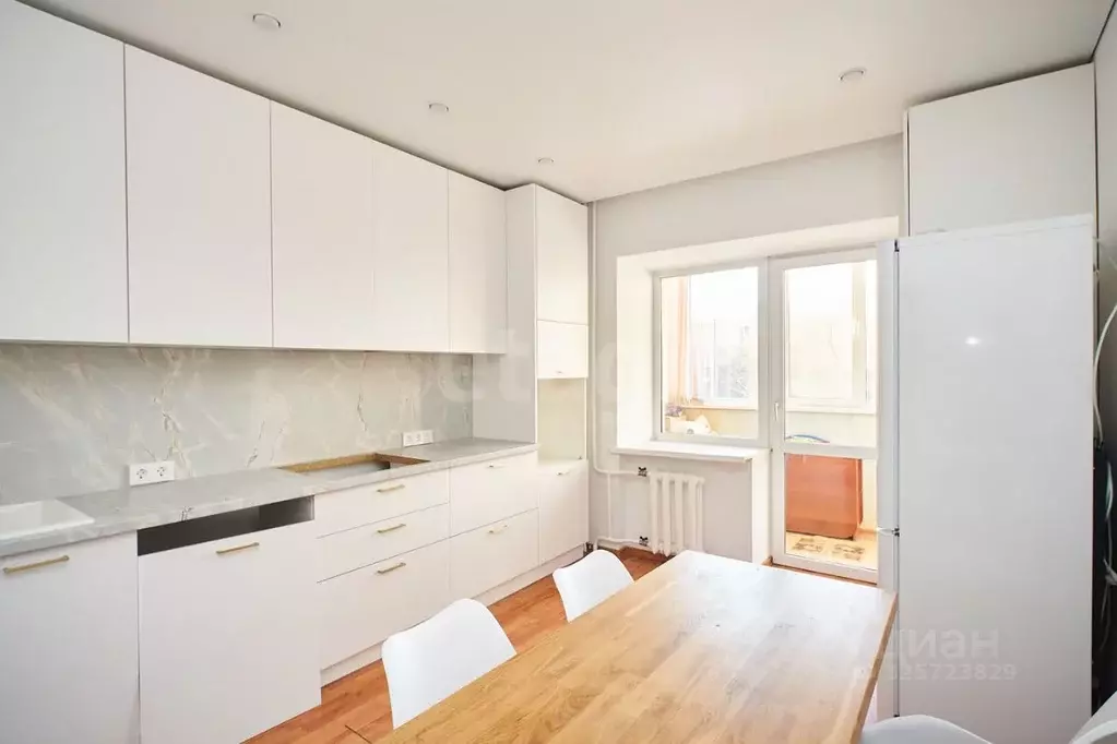 2-к кв. Тюменская область, Тюмень ул. Котельщиков, 2 (69.3 м) - Фото 1