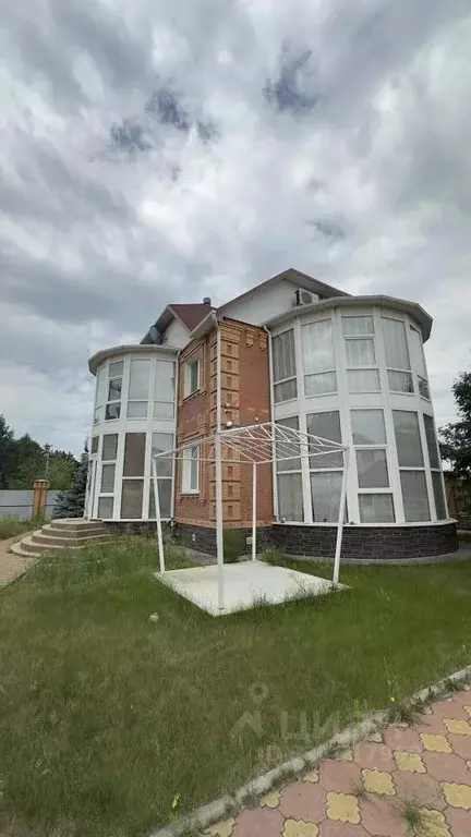 Дом в Красноярский край, Минусинск ул. Братьев Беляевых, 1А (380 м) - Фото 1