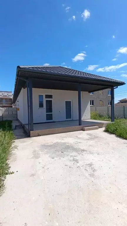 Дом в Крым, Сакский район, с. Уютное ул. Приморская (70 м) - Фото 1