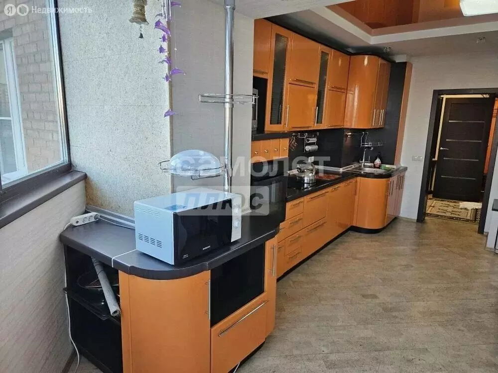 3-комнатная квартира: Омск, проспект Комарова, 9к2 (88 м) - Фото 1