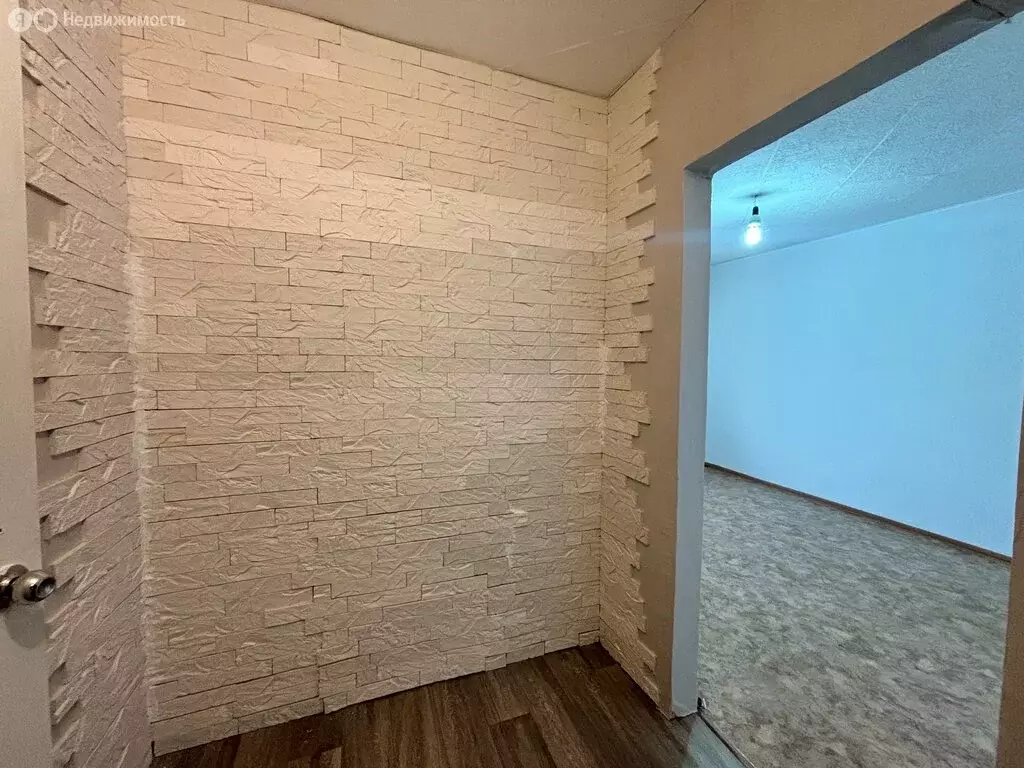 2-комнатная квартира: Балаково, улица Комарова, 132 (25 м) - Фото 1