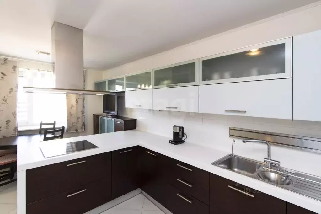 2-к кв. Тюменская область, Тюмень ул. Малыгина, 51 (69.4 м) - Фото 0