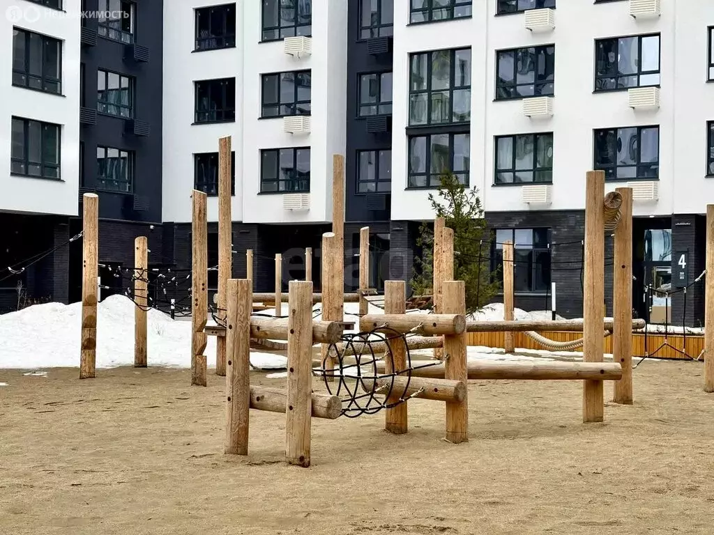 Квартира-студия: Тюмень, улица Братьев Бондаревых, 5 (29.5 м) - Фото 1