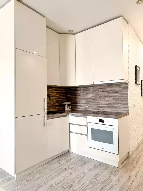 Студия Красноярский край, Красноярск Ленинградская ул., 6 (32.0 м) - Фото 1