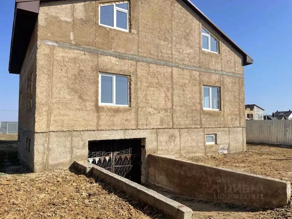 Дом в Крым, Сакский район, с. Уютное ул. Надежды, 63 (360 м) - Фото 0
