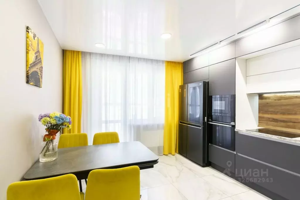 3-к кв. Тюменская область, Тюмень ул. Александра Митинского, 7 (90.0 ... - Фото 1