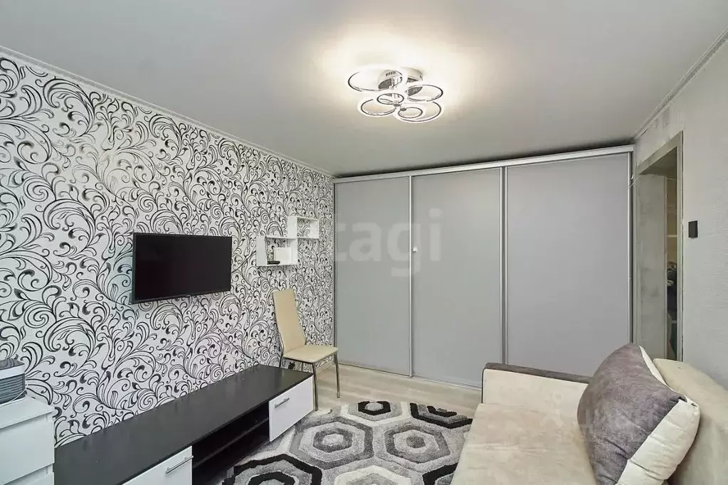 2-к кв. Тюменская область, Тюмень ул. Судостроителей, 32 (46.4 м) - Фото 1