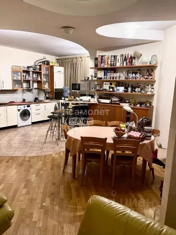 4-к кв. Курская область, Курск ул. Белинского, 3 (142.3 м) - Фото 0