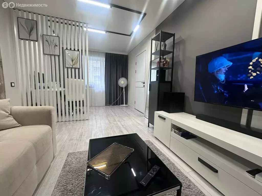 2-комнатная квартира: Тюмень, улица Парфёнова, 18 (45.5 м) - Фото 1