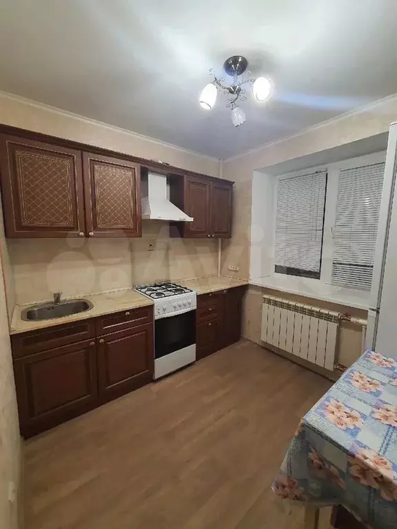 1-к. квартира, 38 м, 4/10 эт. - Фото 1