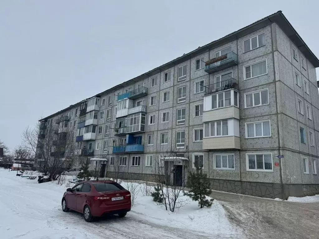 3-к кв. Омская область, Кормиловка рп ул. Ленина, 119 (49.0 м) - Фото 0