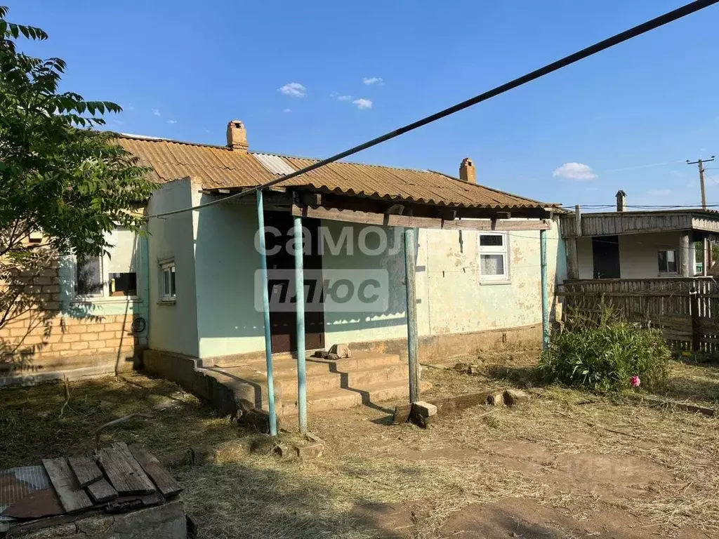 Дом в Калмыкия, пос. Ики-Бурул ул. Интернациональная (69 м) - Фото 0