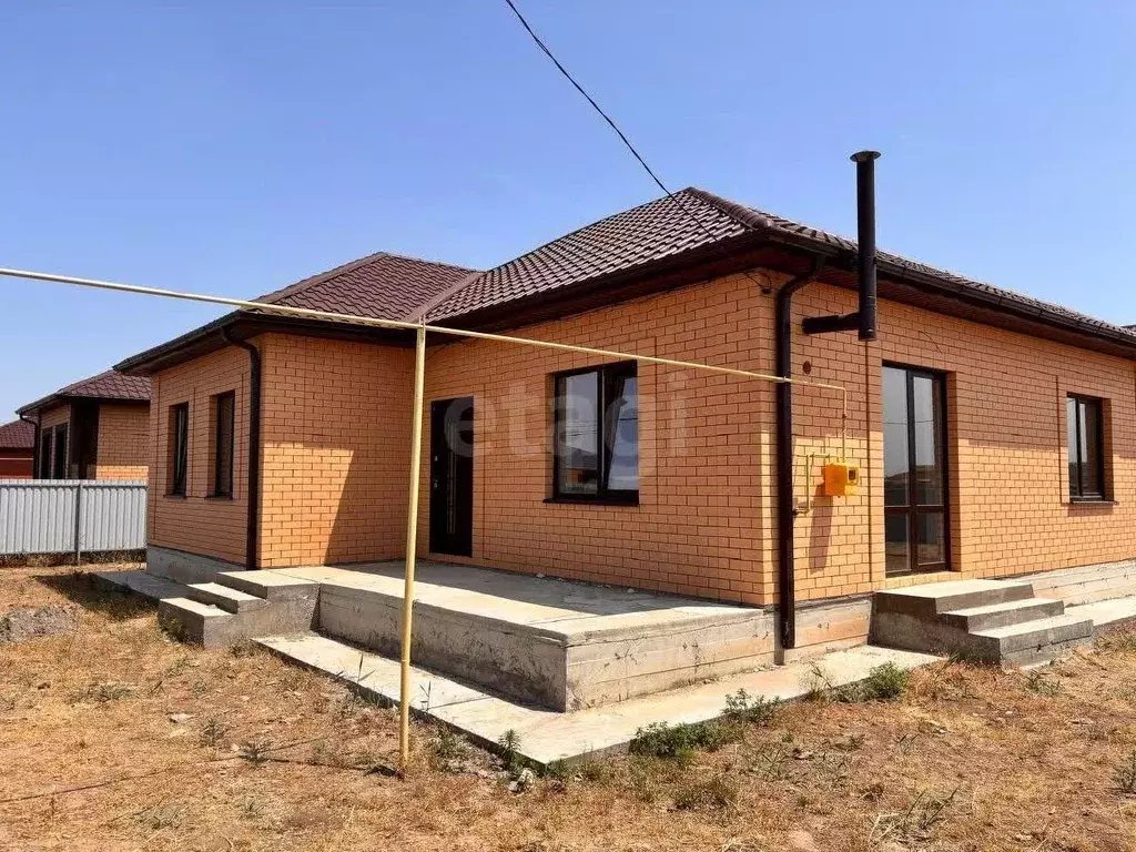 Дом в Астраханская область, Приволжский район, с. Началово, ... - Фото 1