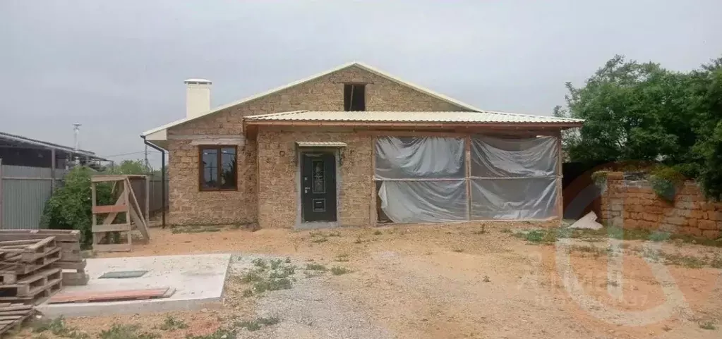 Дом в Крым, Евпатория городской округ, Заозерное пгт ул. Садовая, 38 ... - Фото 1