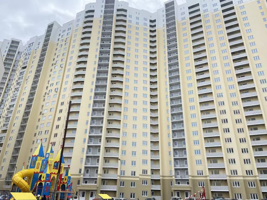 3-к кв. Саратовская область, Саратов ул. Имени В.Н. Симбирцева, 40 ... - Фото 0